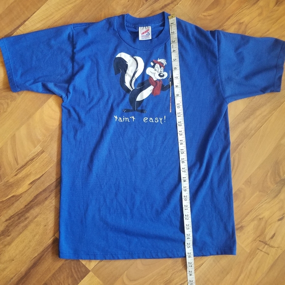 PePe Le Pew JERZEES Looney Tunes Men T Shirt Size Medium Blue Made in USA 50/50 - Picture 2 of 9